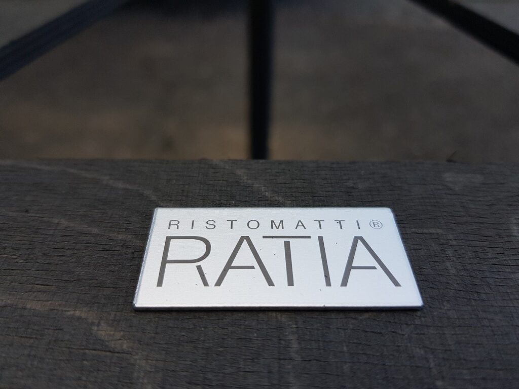 RATIA SAARISTOSARJAN PUUNKANTOTELINE